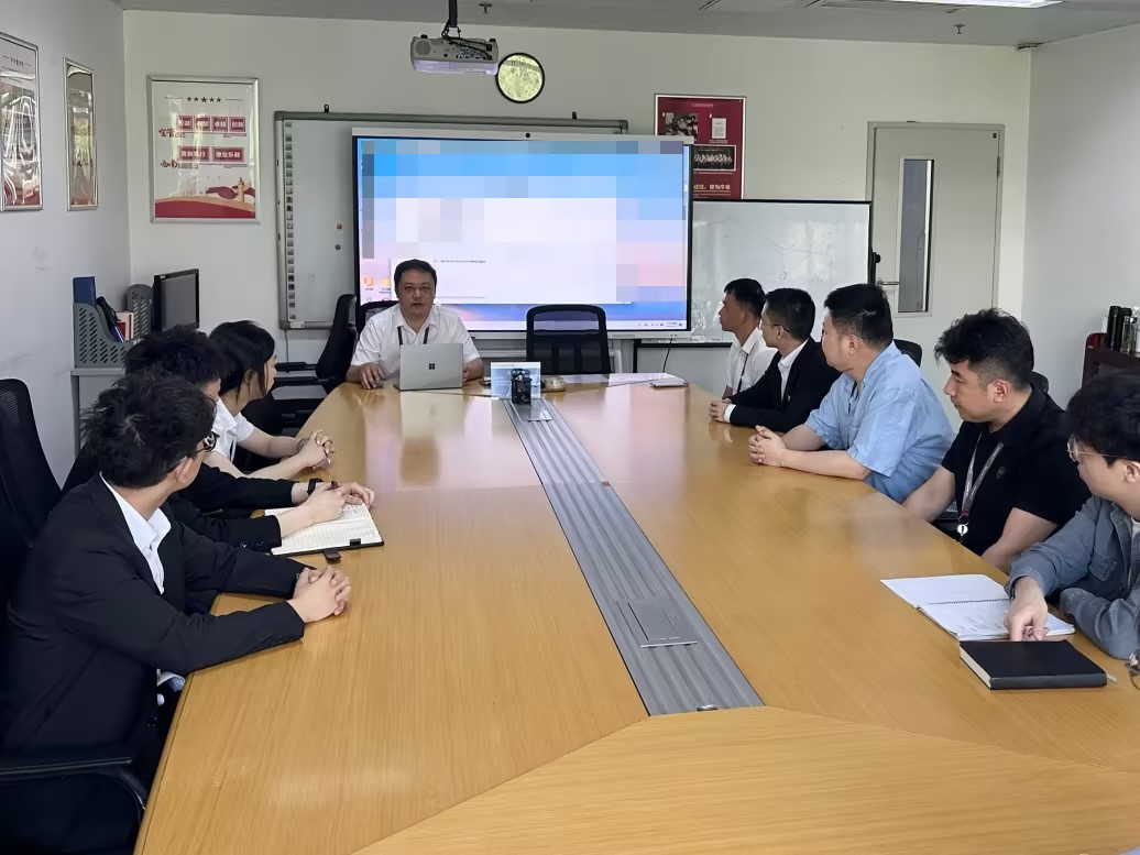 西南空管局空管中心区管一室开展雷雨绕飞研讨会
