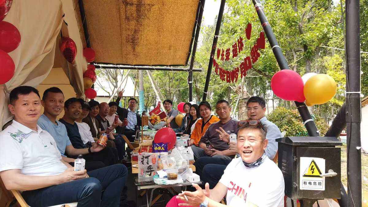 青島空管站辦公室舉辦退休歡送儀式