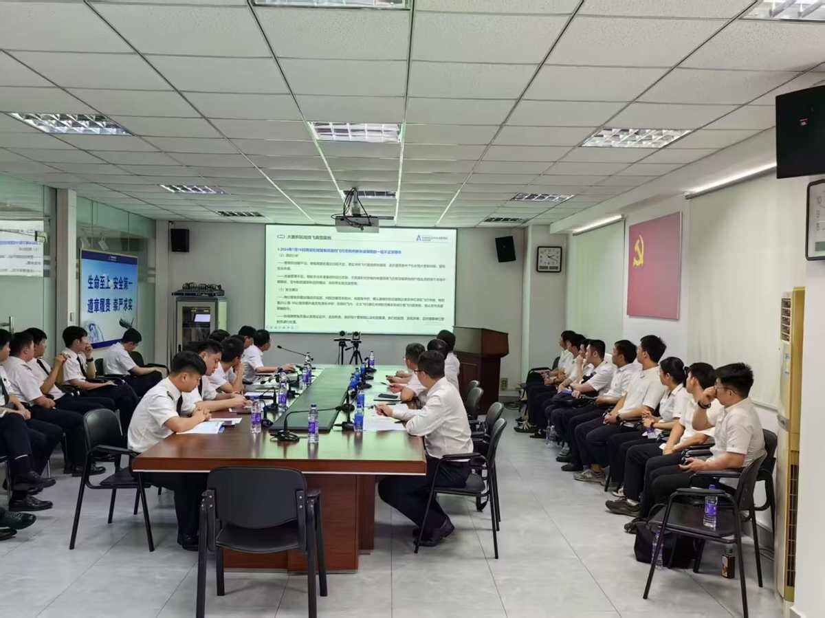 三亞空管站管制運行部與南航海南分公司開展雷雨季業務交流