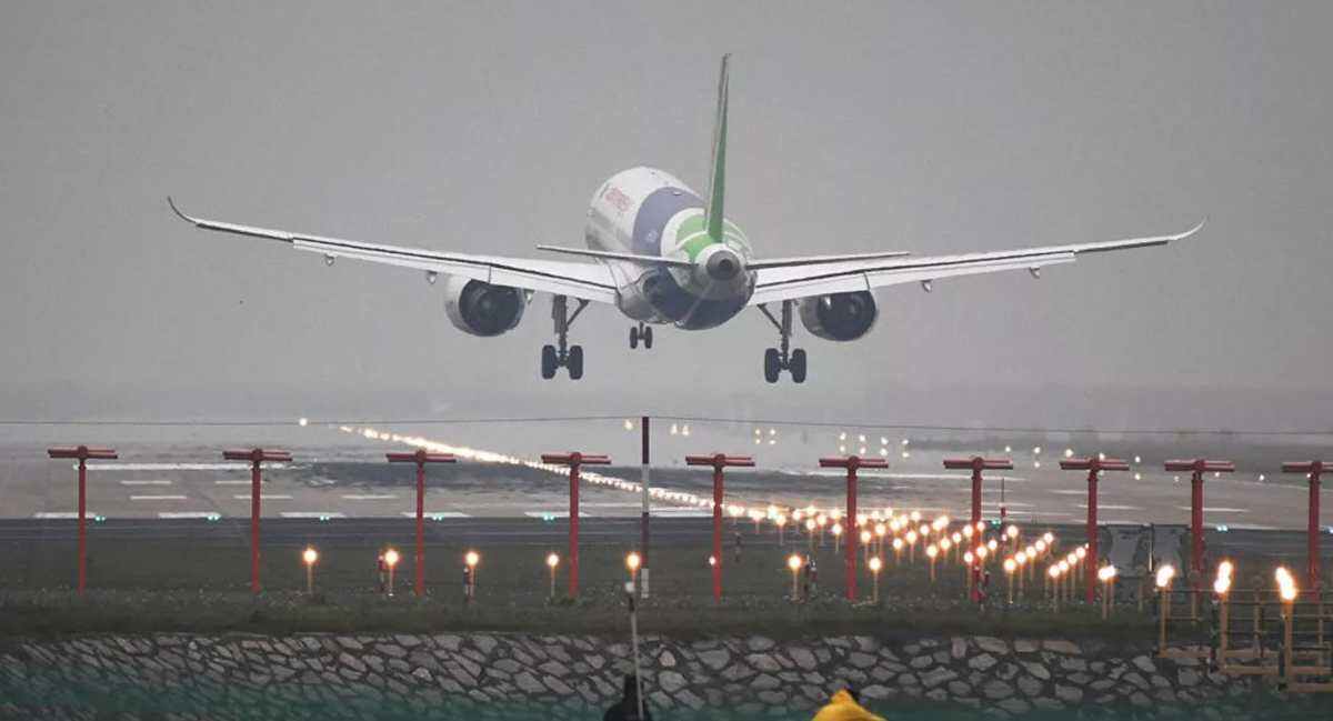 美國暫停對華航空和半導體技術出口