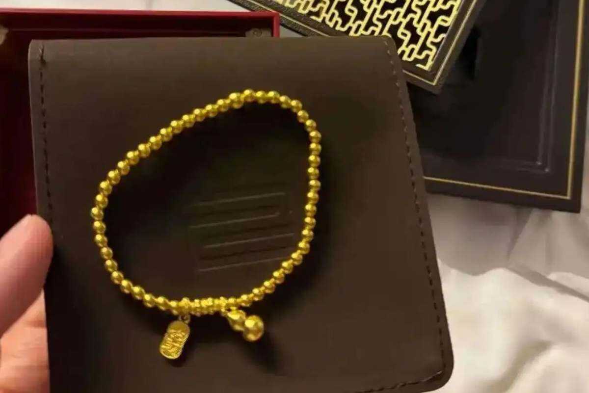 女子機(jī)場(chǎng)托運(yùn)行李后金手鏈丟失 嫌疑人已被抓獲
