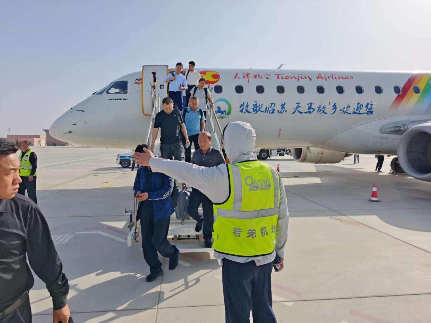 热浪中的云端守护者 新疆机场集团若羌楼兰机场战高温、保畅通