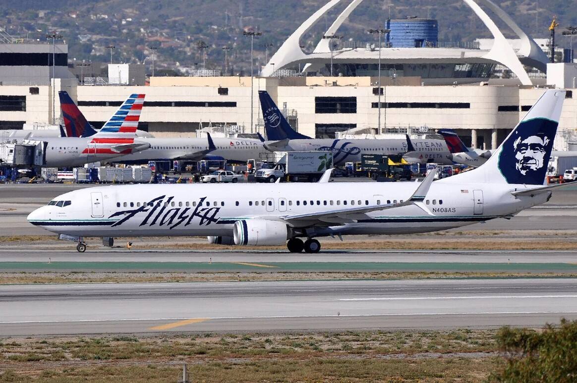 阿拉斯加航空一客机遭遇机舱失压 紧急返航
