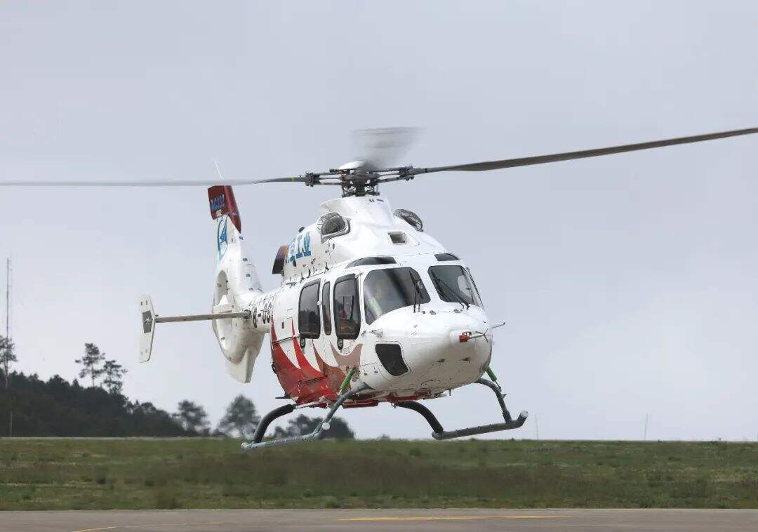AC332直升機(jī)完成首次局方并行試飛