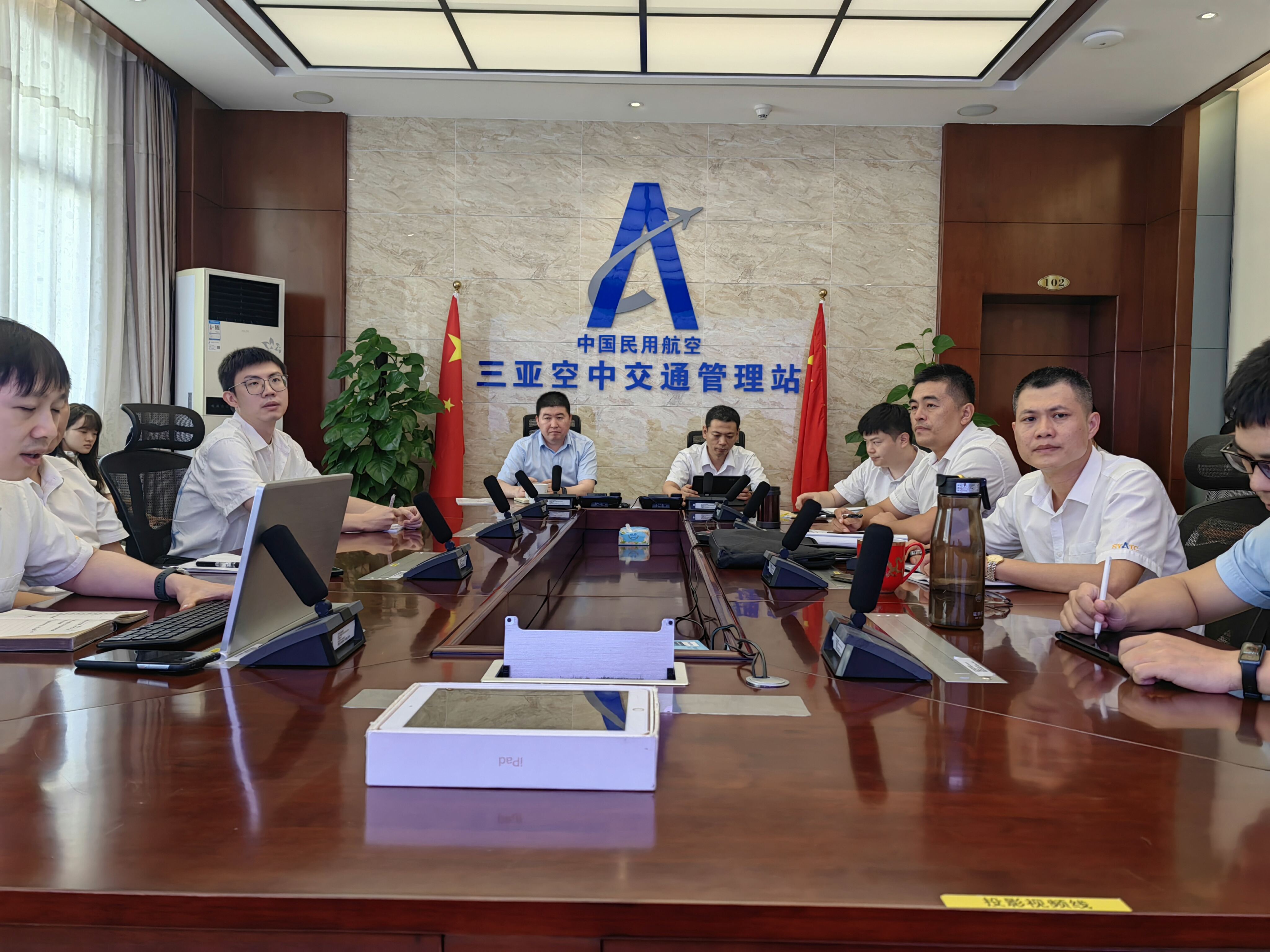 三亞空管站塔臺管制室召開跑道安全專題案例分析會