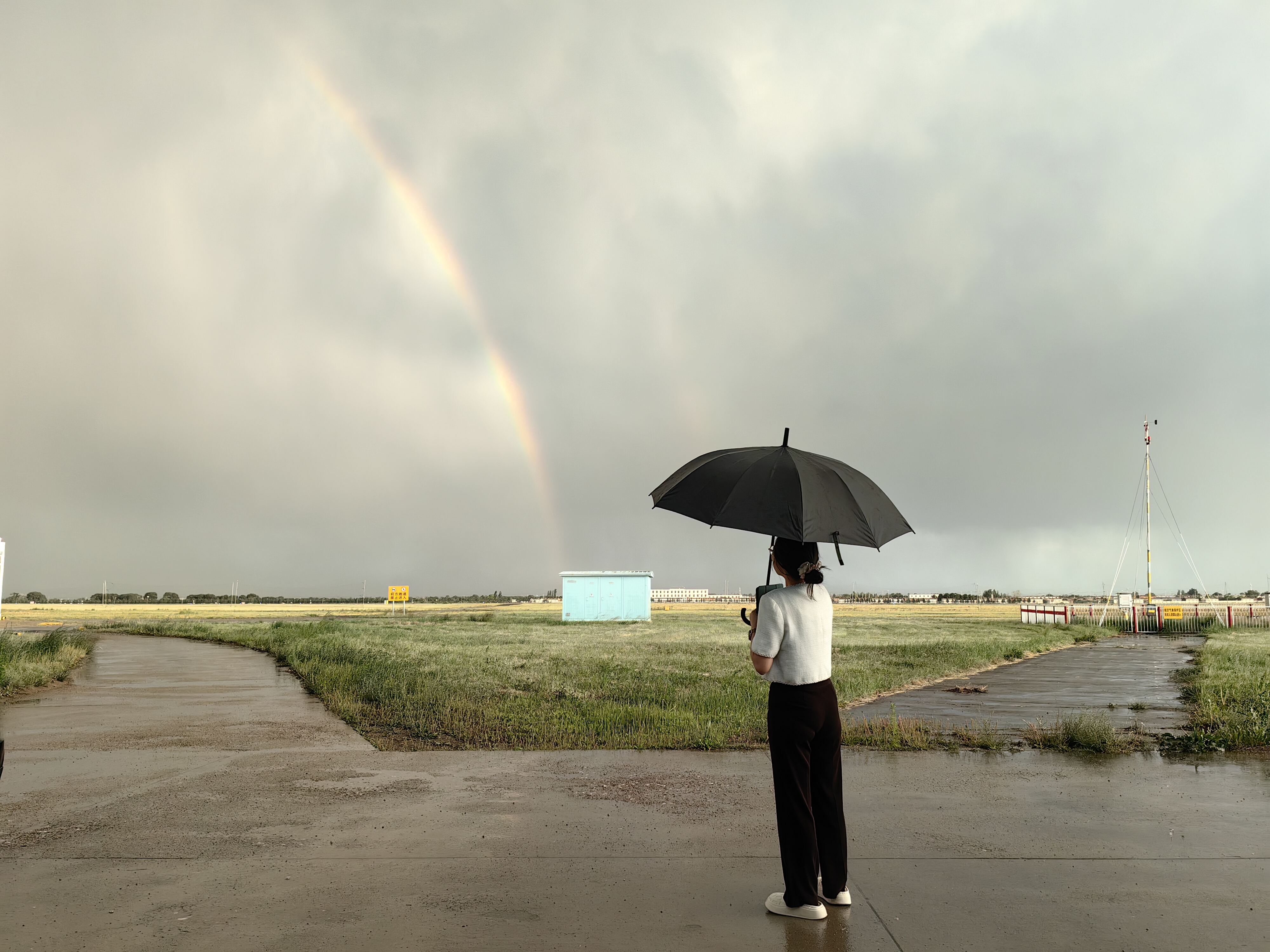 内蒙古空管分局全力保障大风中雷阵雨天气下航班运行