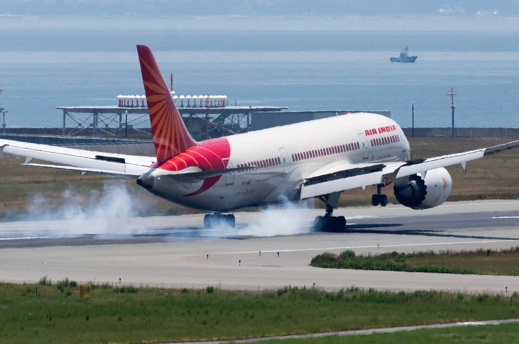 印度航空一客机紧急返航