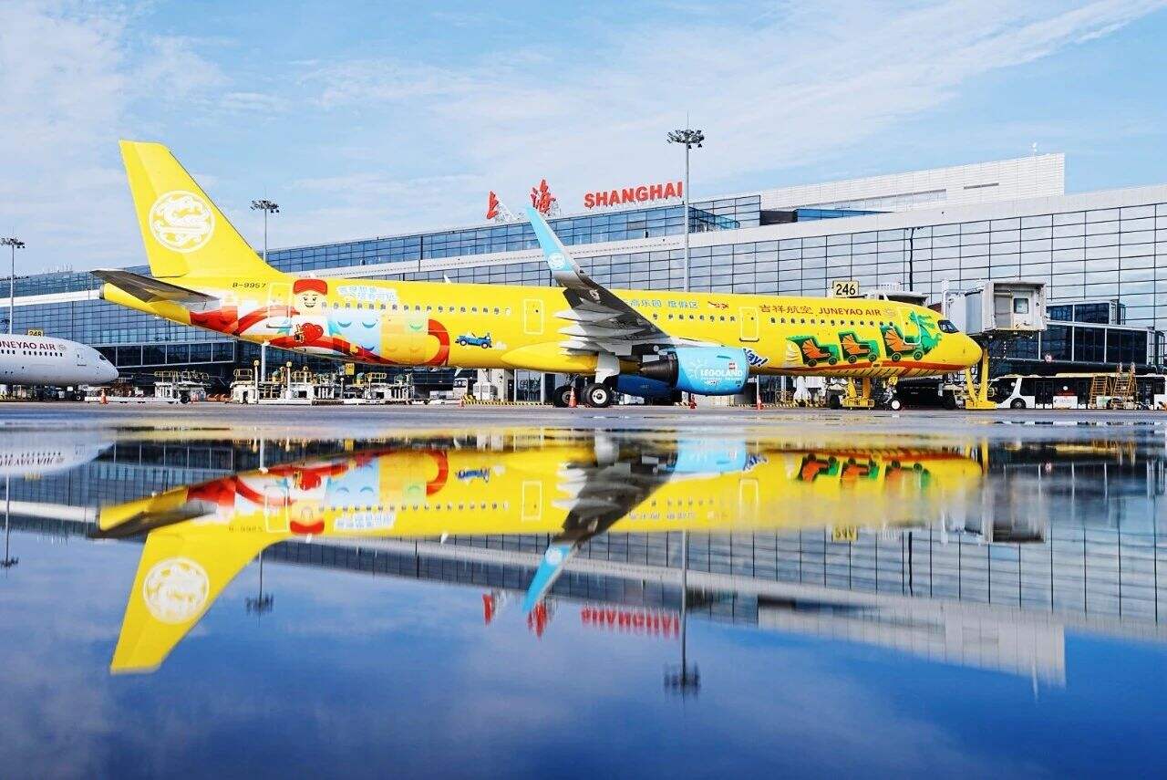 吉祥航空X上海樂高樂園?度假區全新彩繪飛機正式揭幕