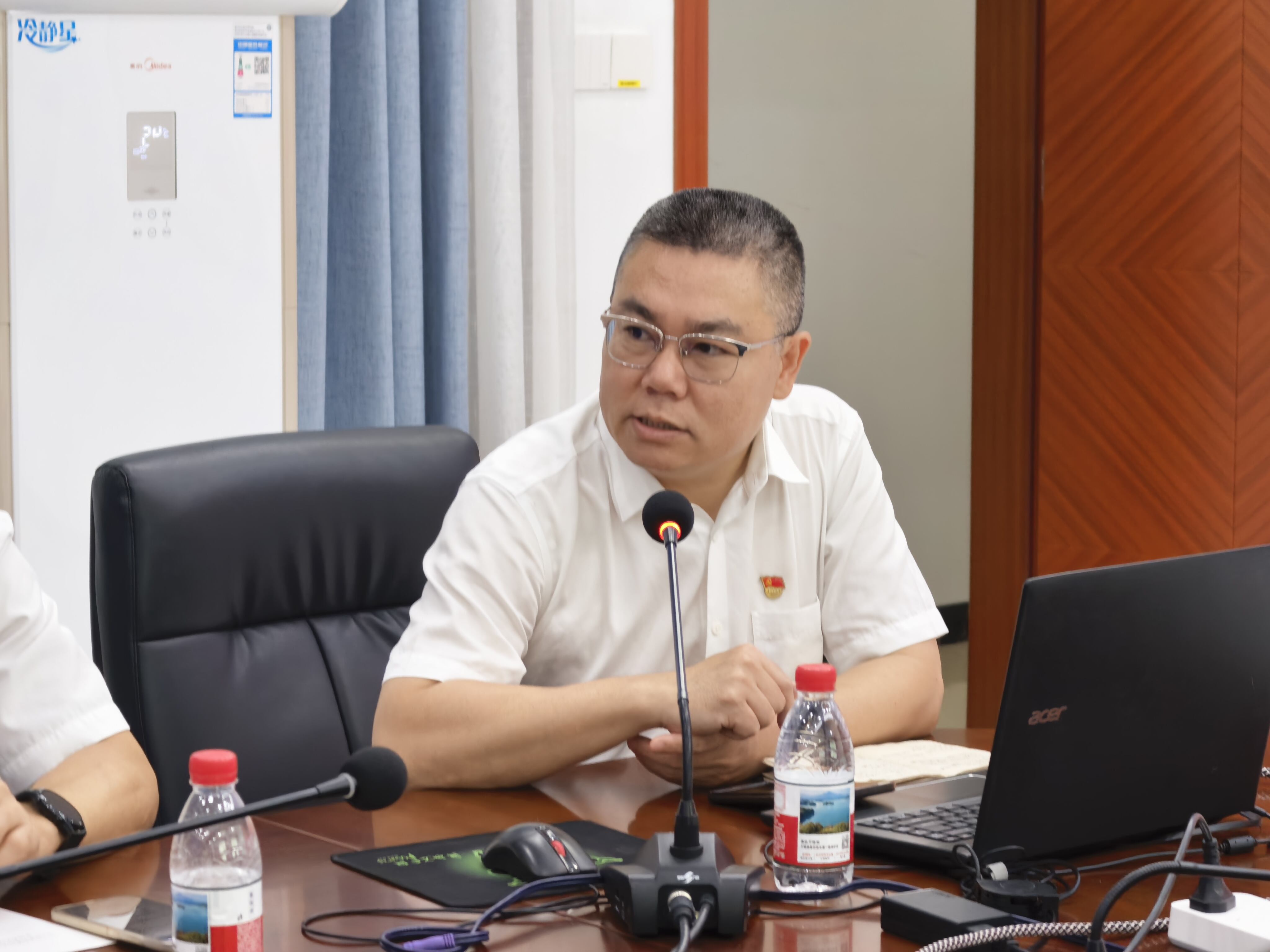 民航三亞空管站副站長講授深入貫徹中央八項規定精神學習教育專題黨課