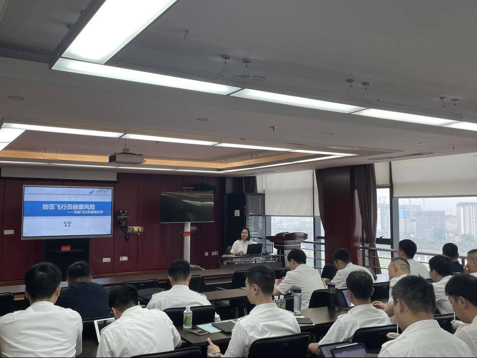 南航貴州：嚴格落實航空規章，確保安全健康飛行