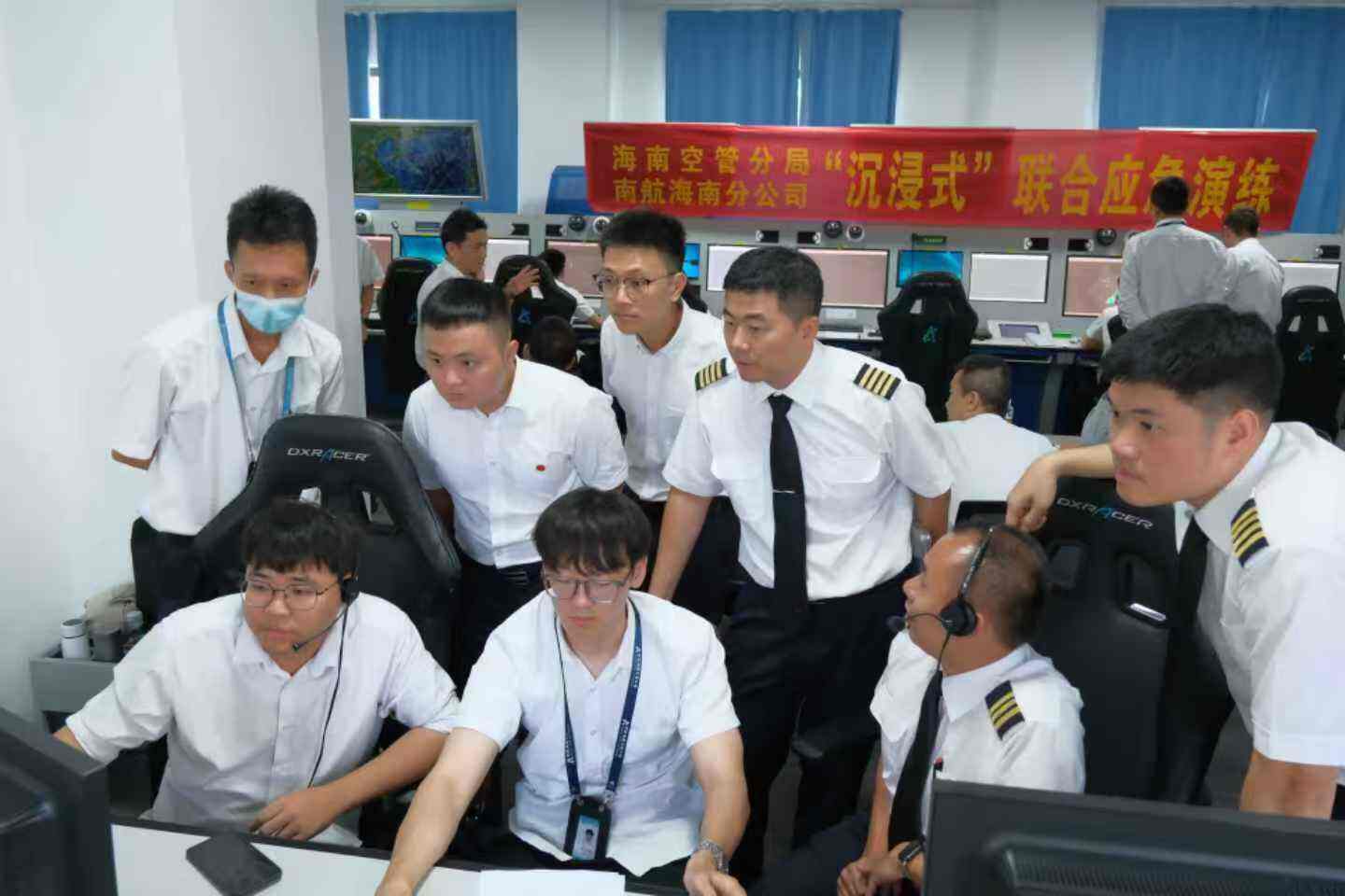 海南空管分局与南方航空海南分公司开展“沉浸式”模拟机联合演练