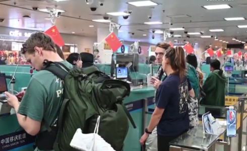 厦门机场今年来出入境客流超200万人次 同比增长超20%