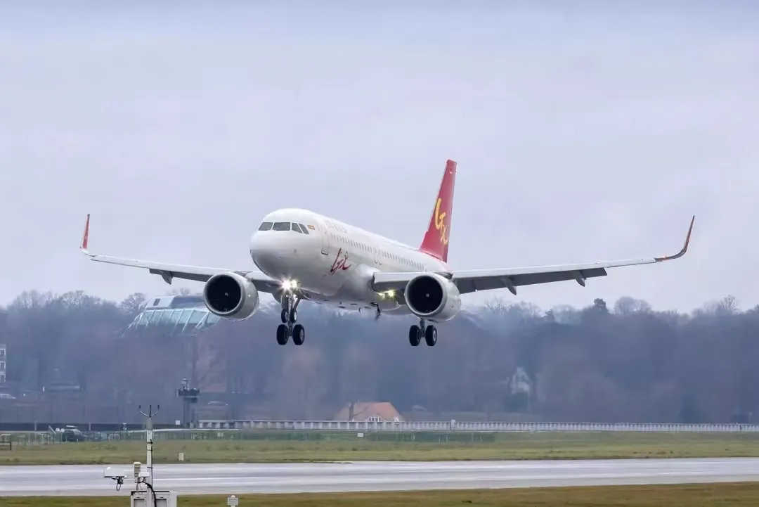 暑假结束多地机票价格腰斩