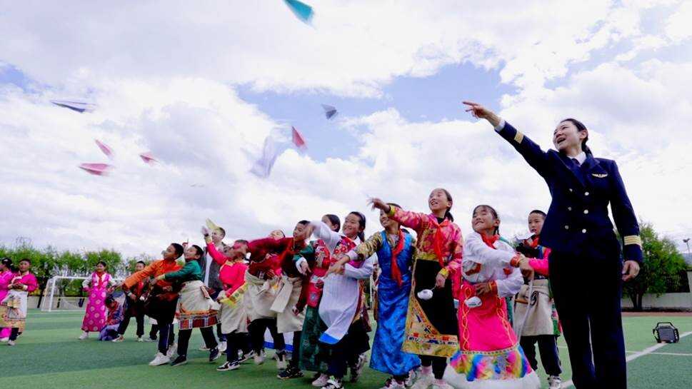 香格里拉小中甸：中外媒体亲历东航帮扶故事