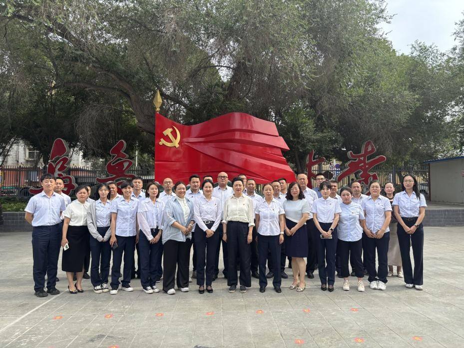 追溯民航发展历程 凝聚奋进精神力量
天惠商管公司参观新疆机场历史陈列馆