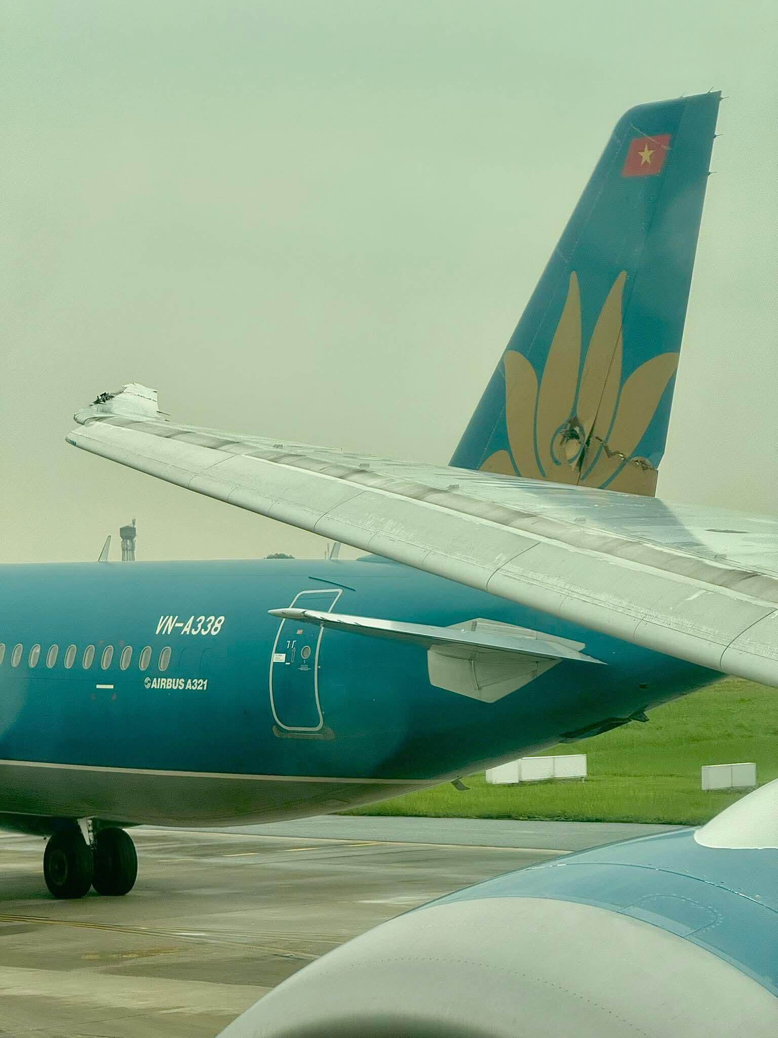 越南航空一客机遭“削尾”，飞行员被停职