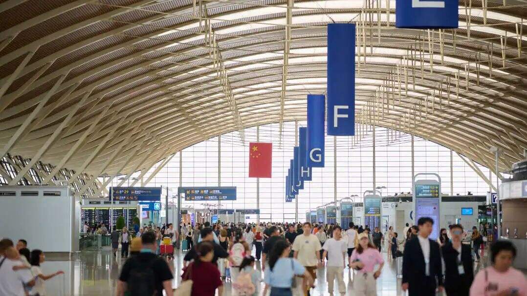暑运开启,上海机场预计日均客流量近40万人次,同比增长7%