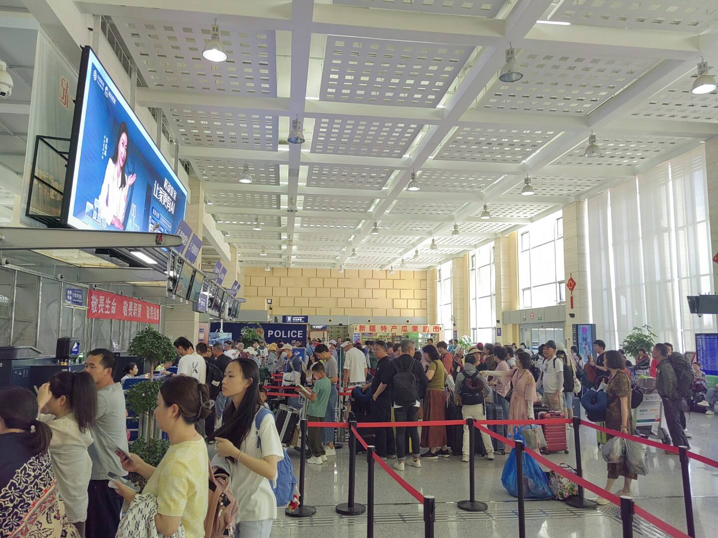 新疆机场集团吐鲁番交河机场单日旅客吞吐量再创本年度新高 旅客量增长趋势强劲