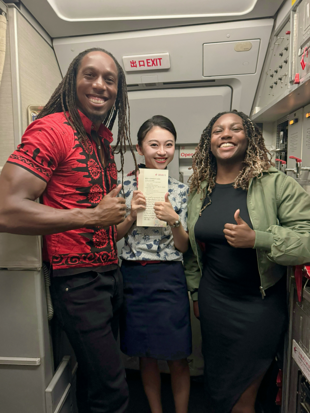 万米高空 东航笑容与蓉城甜点共启旅程