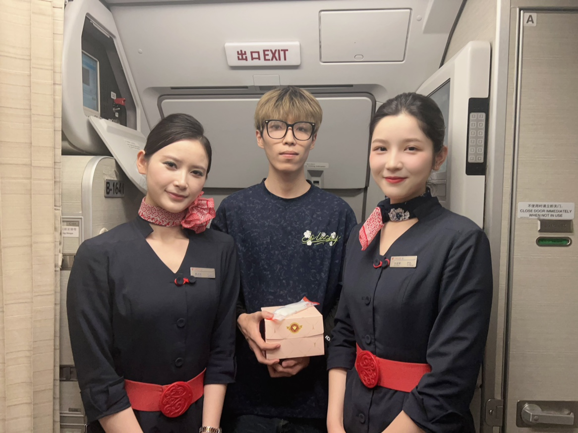 暖心护航 乘务组为“首飞旅客”定制云端关怀