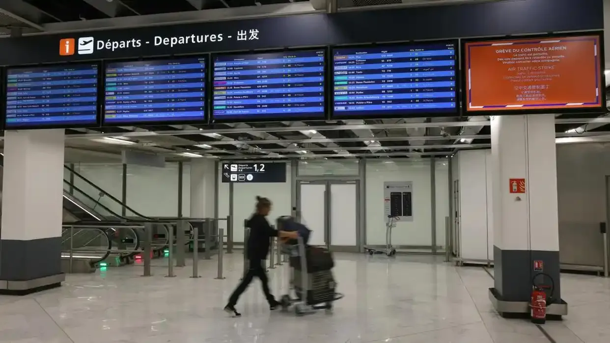 法国空管罢工 大量航班被取消！驻法大使馆提醒→