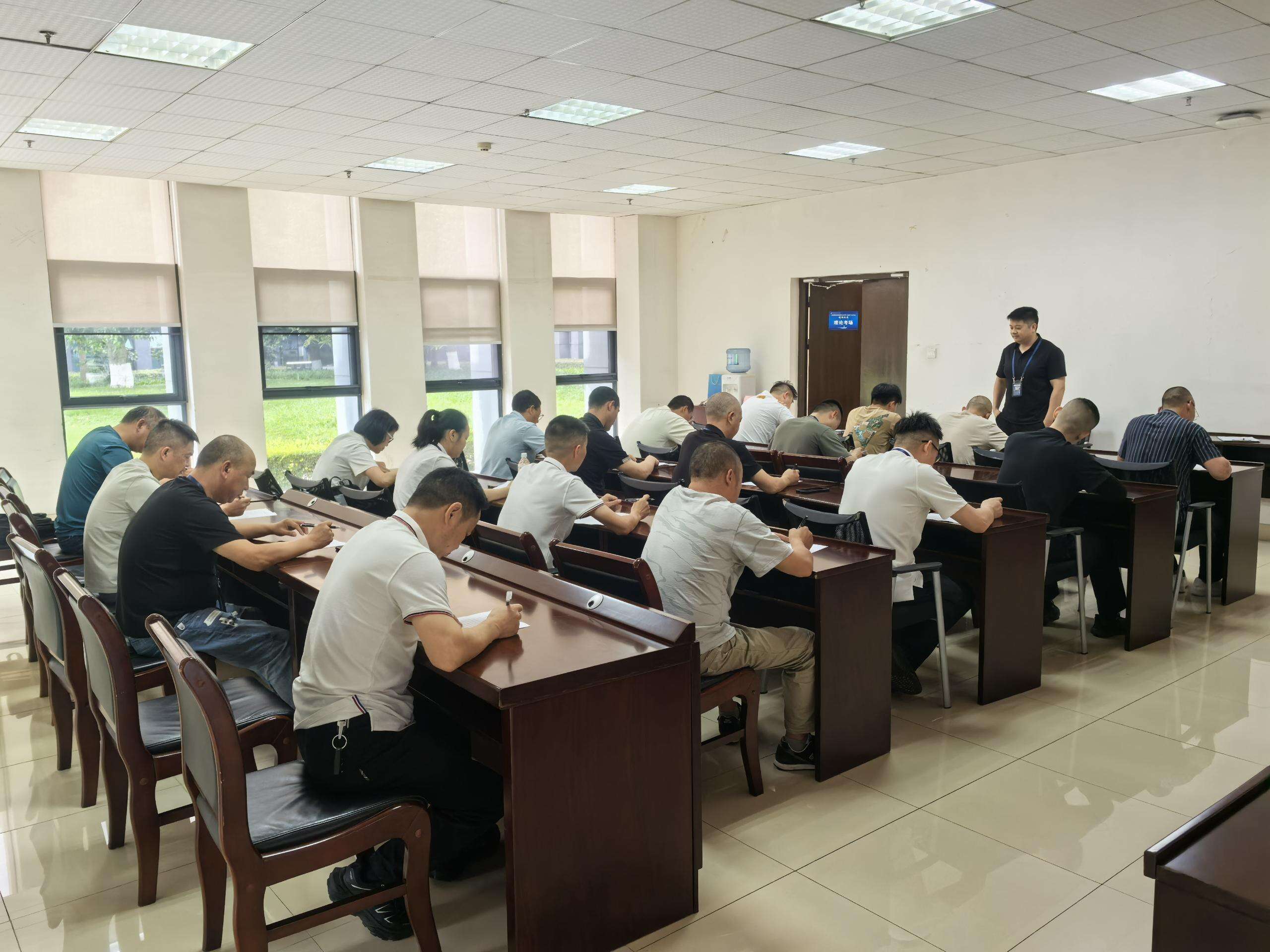 夯实业务基础 打造防火精兵——西南空管局商务公司内保部组织消防门禁监控岗二季度考核工作