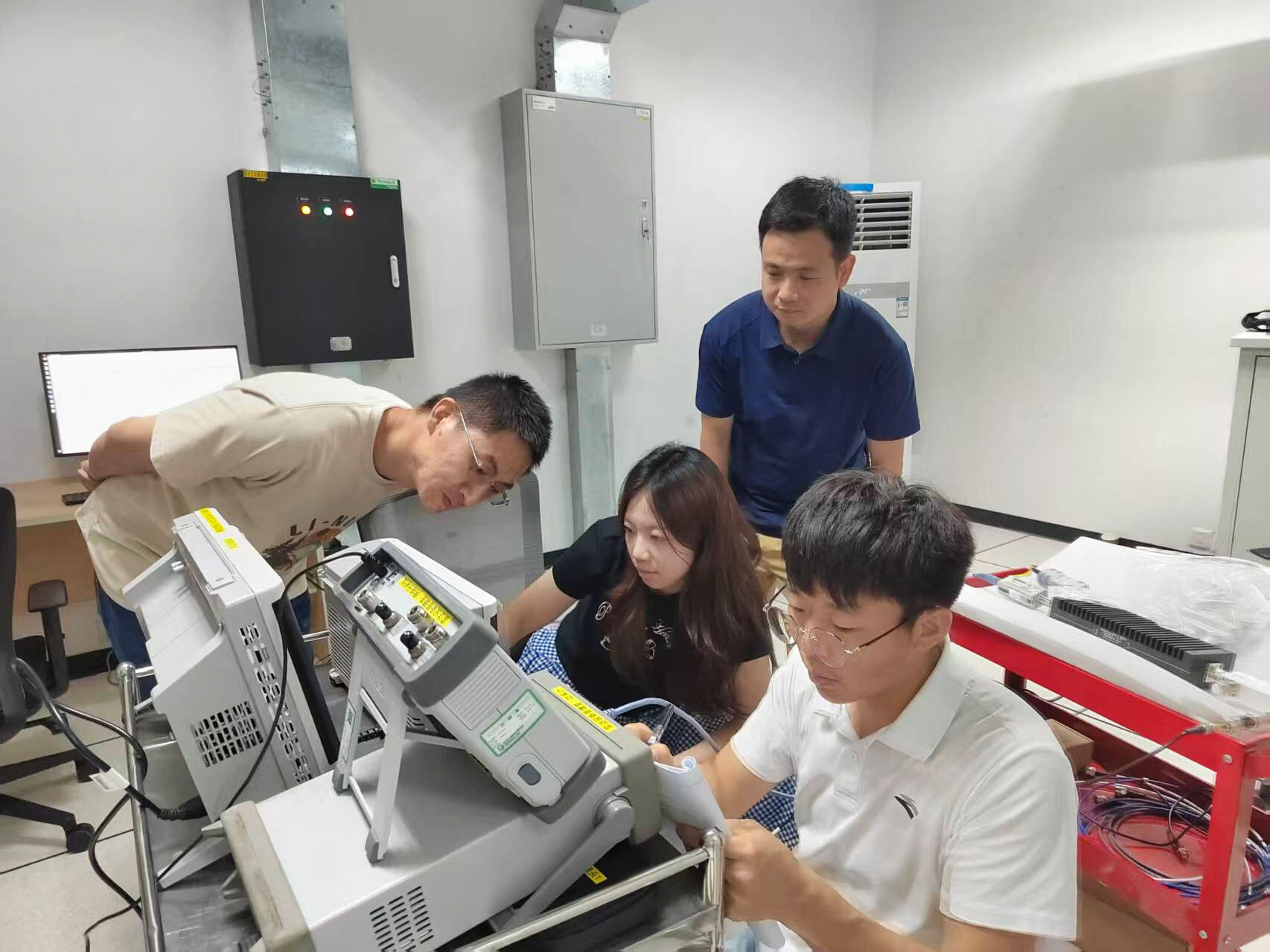 深圳空管站顺利完成朱凹山二次雷达SAT现场验收测试，深圳机场三跑道空管工程取得关键性进展