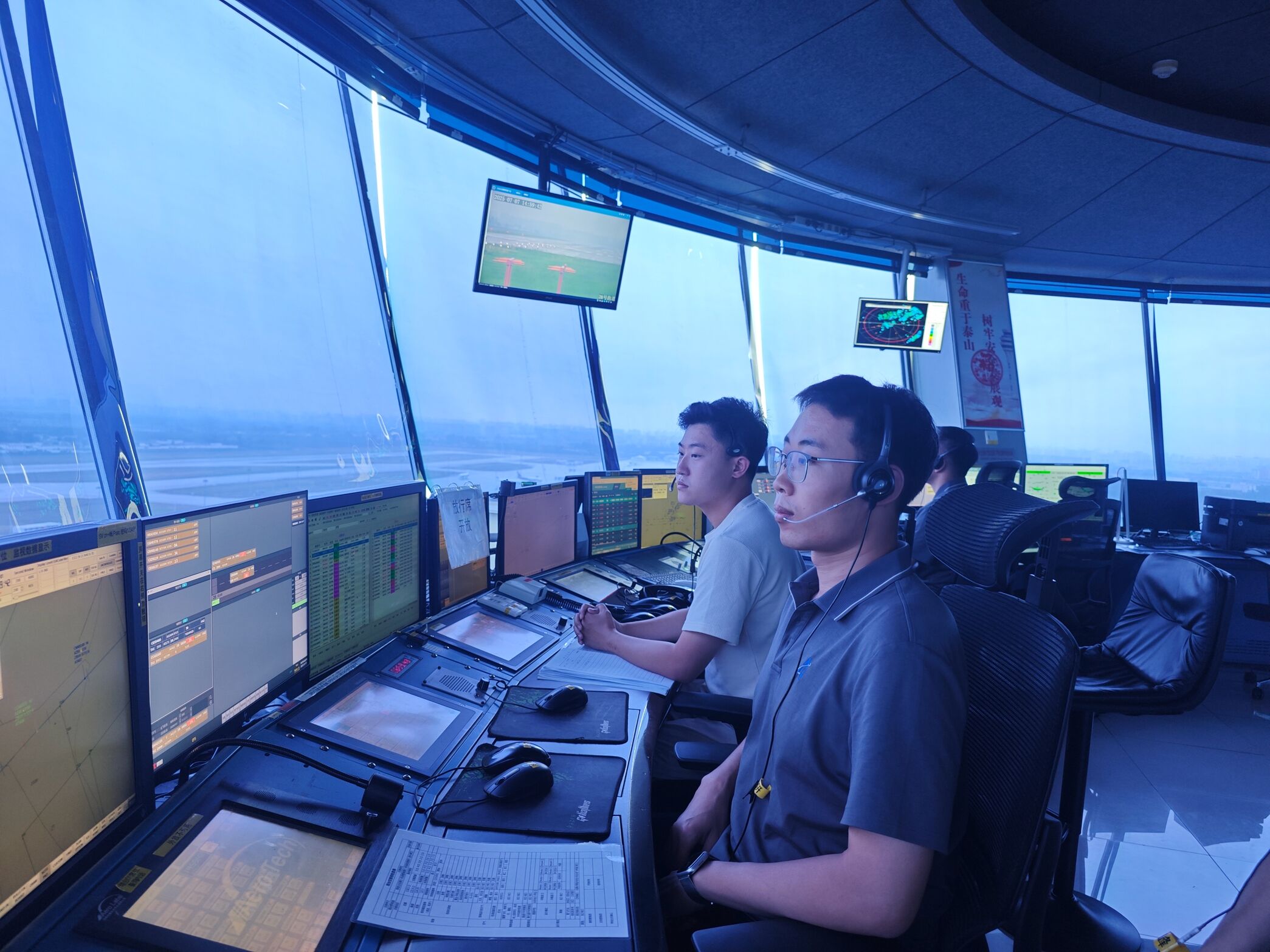内蒙古空管分局全力保障呼和浩特雨天航班正常运行