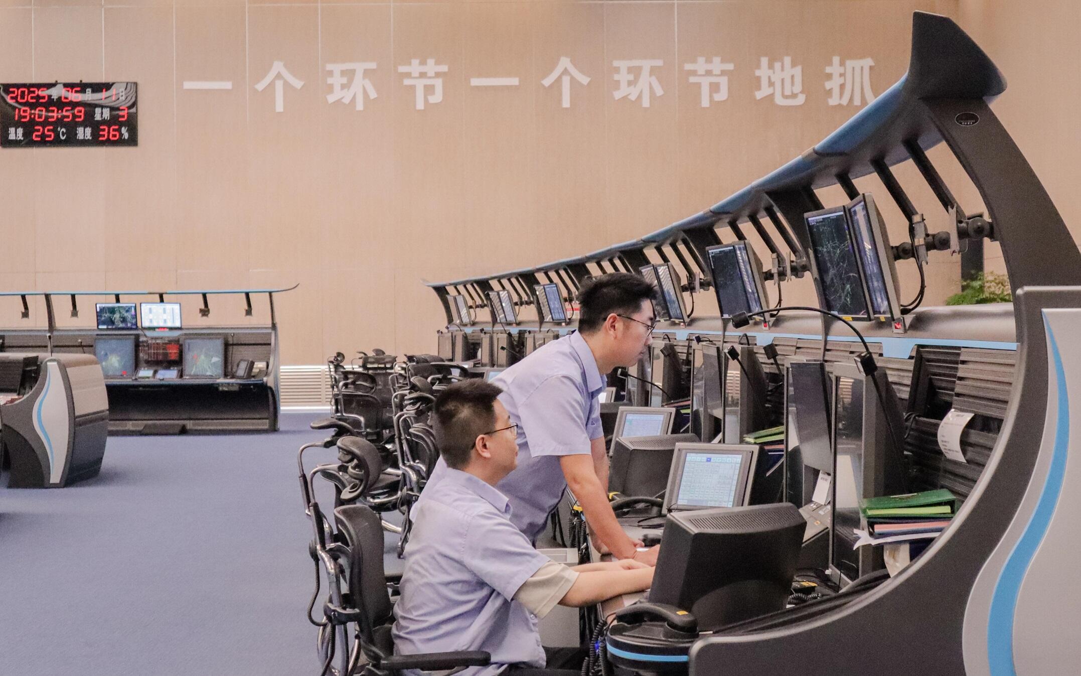 西南空管局网络中心终端网络室顺利保障成渝地区空域结构调整