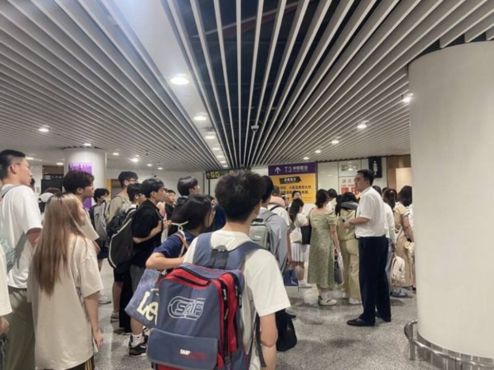 东航重庆基地高效完成大面积航班备降保障任务