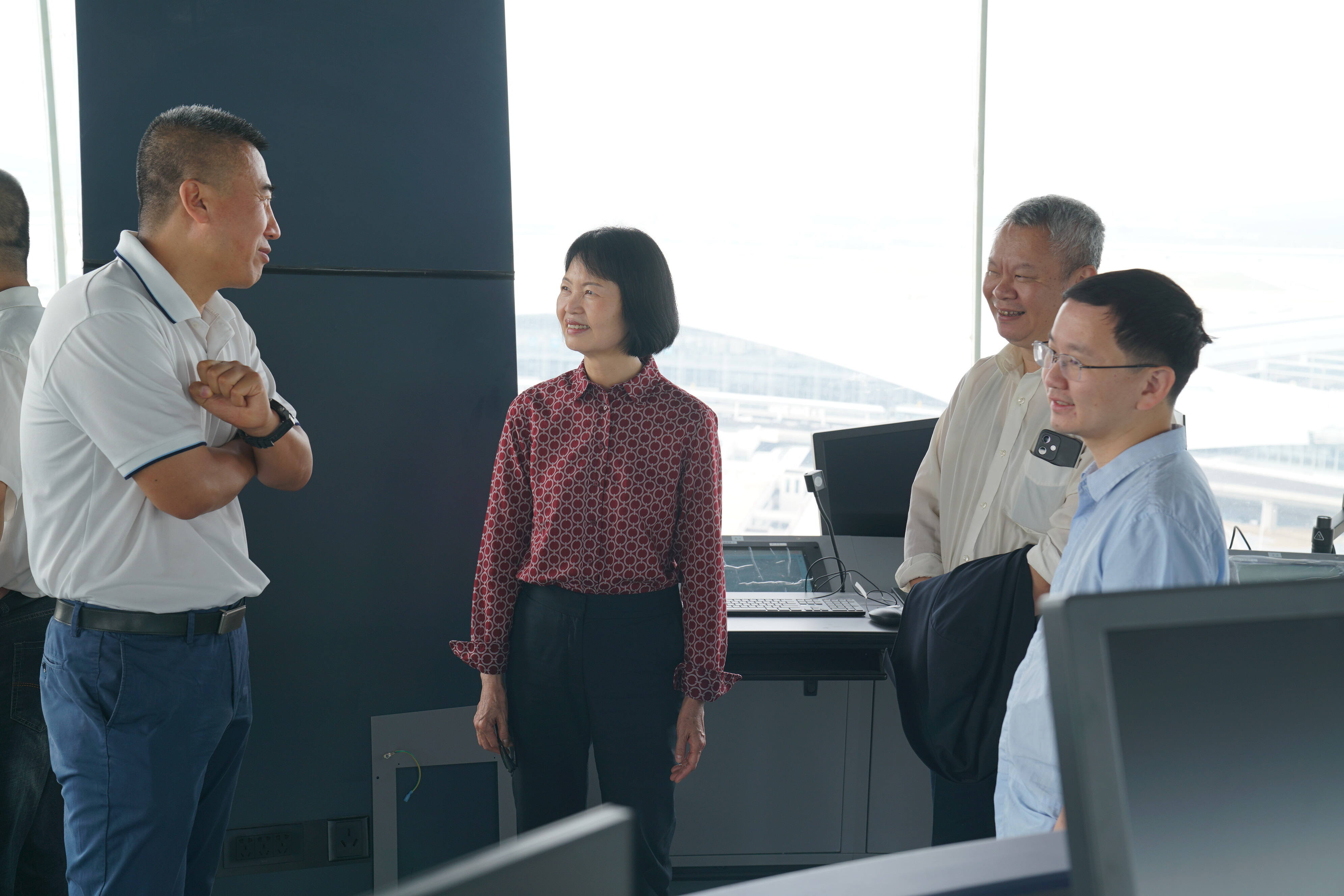 华北空管局副局长谢玉兰赴内蒙古空管分局参加干部大会并开展调研工作