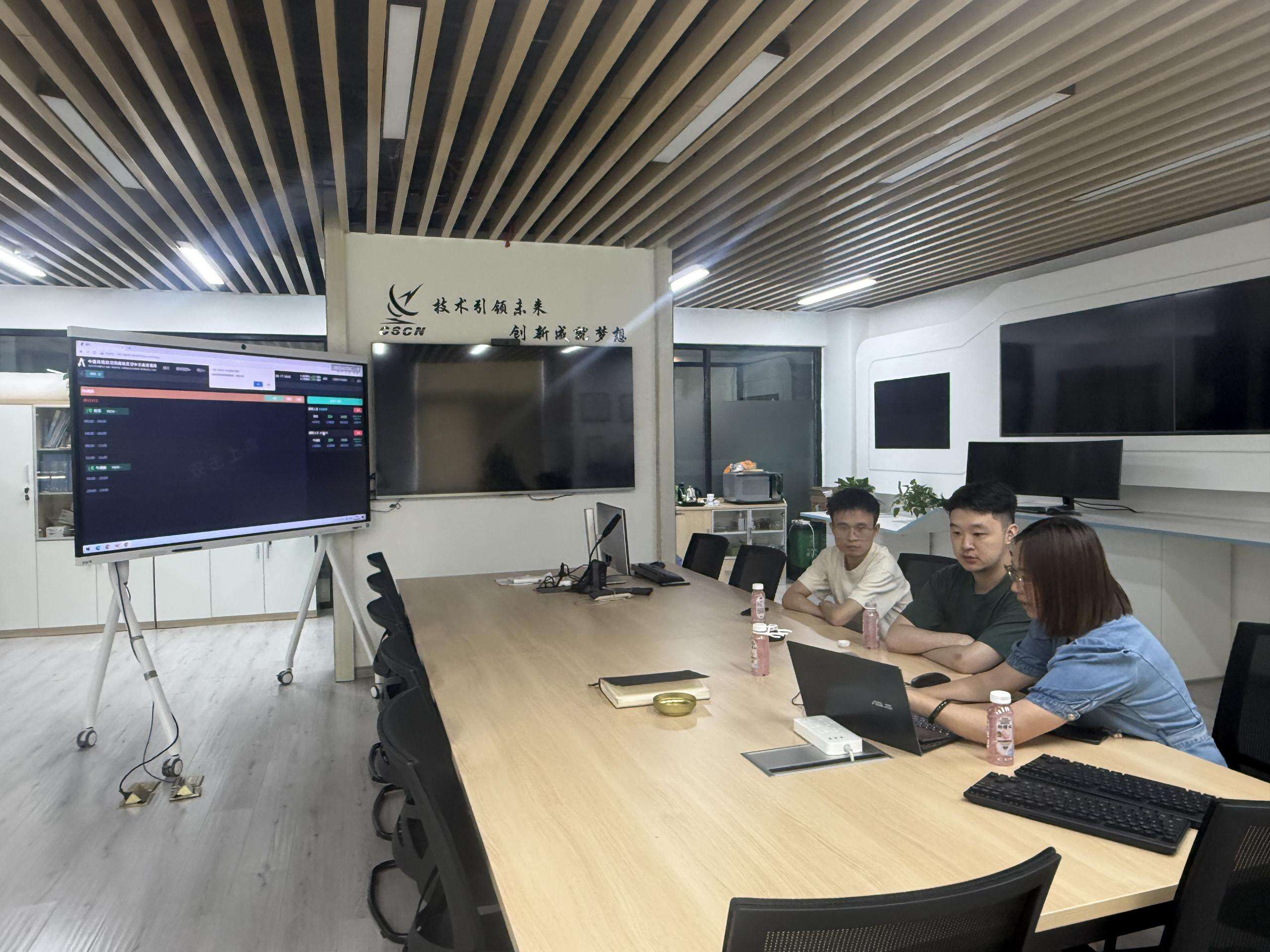 西南空管局网络公司技术开发部与天府机坪管制单位携手推进电子检查单功能数字化升级
