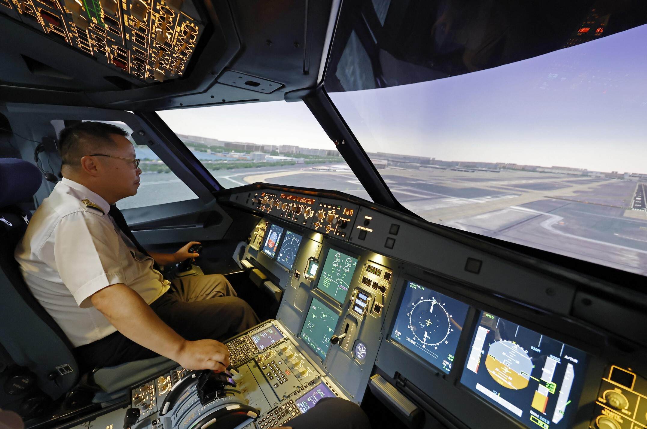 国内首台国产A320五级飞行训练设备正式交付