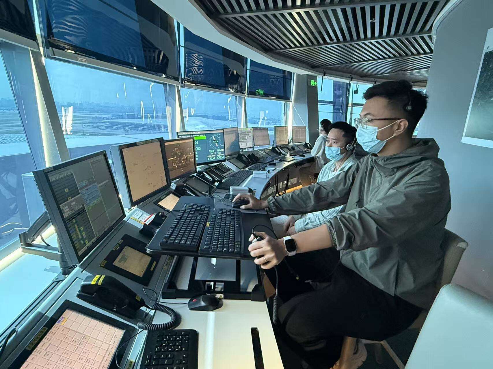 深圳空管站塔台离地自动脱波程序正式运行