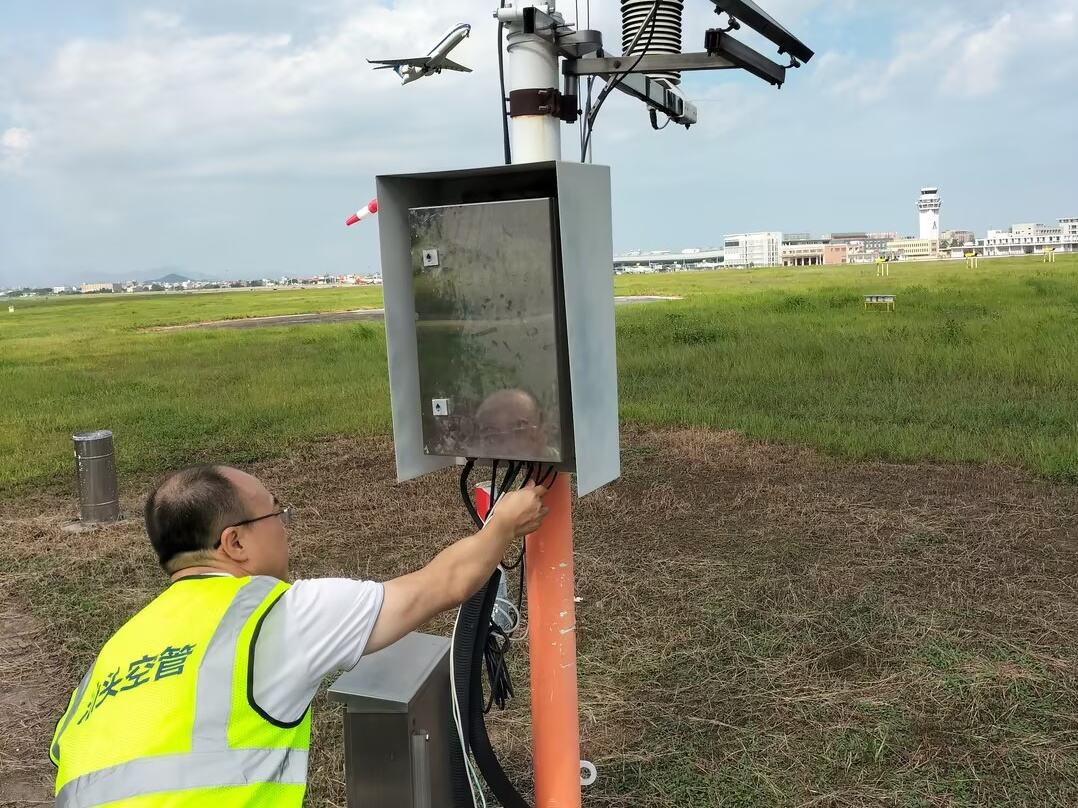 汕头空管站气象设备管理室完成台风暴雨灾后检查