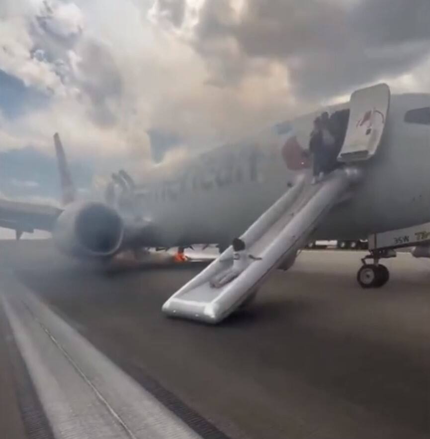 美航一客机起落架起火