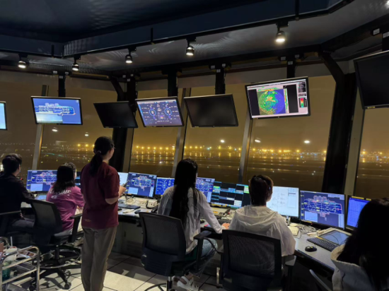 华东空管局空管中心全力迎战台风“竹节草”