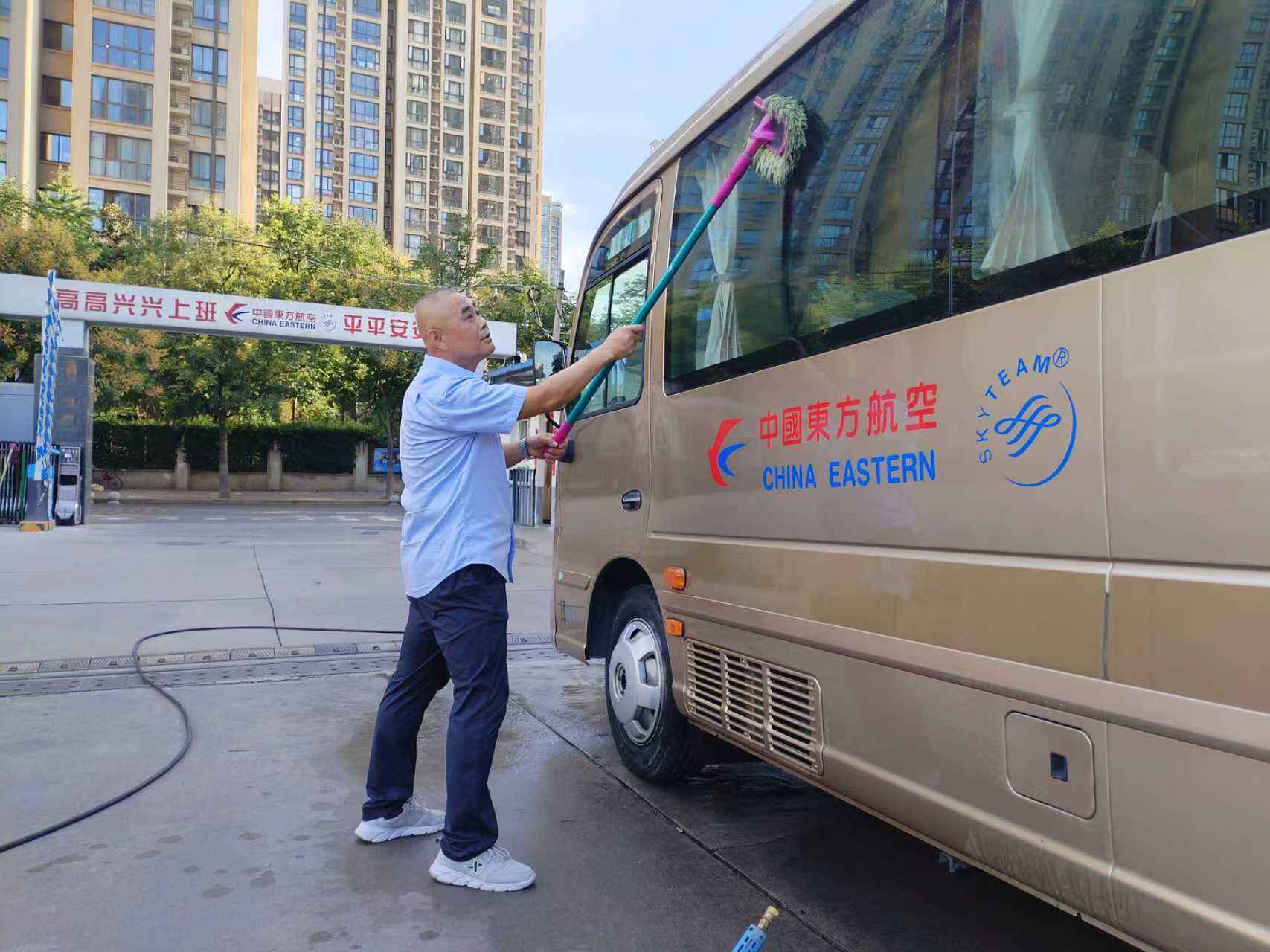 永不褪色的军魂:张咸军的65万公里机组守护路