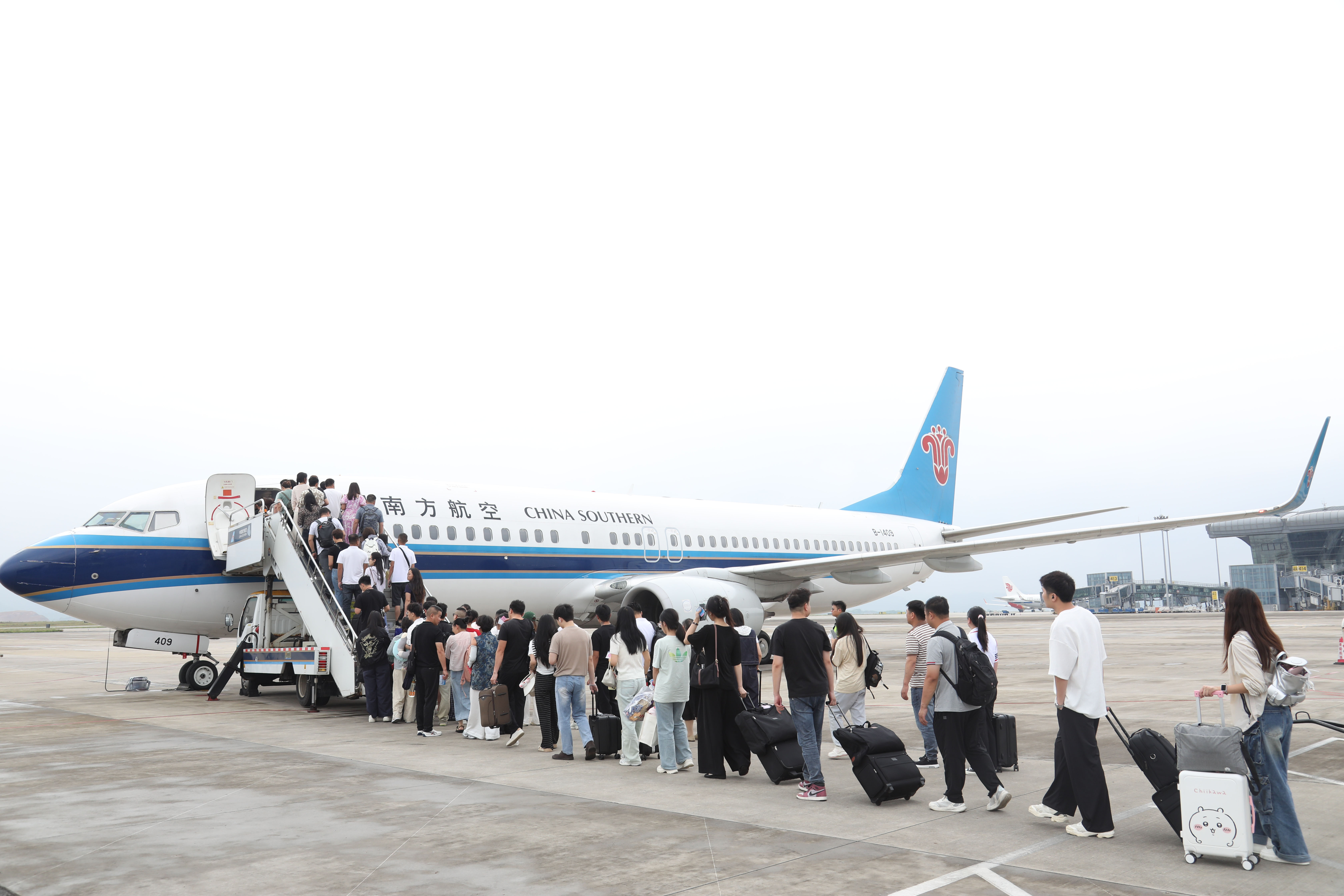 暑运首月南航发力“黔线” 保障47万旅客“清凉出行”