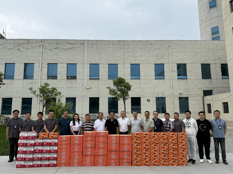 呼和浩特机场运管委赴内蒙古空管分局开展“夏送清凉”慰问活动