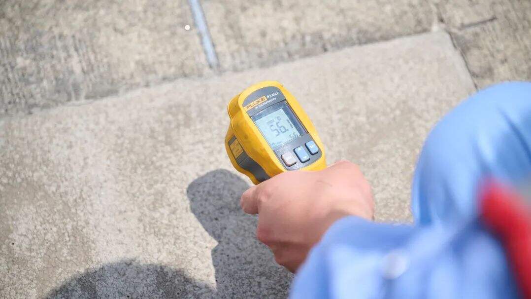 机坪最高温近60度,上海机场人辛勤坚守保障旅客顺畅出行