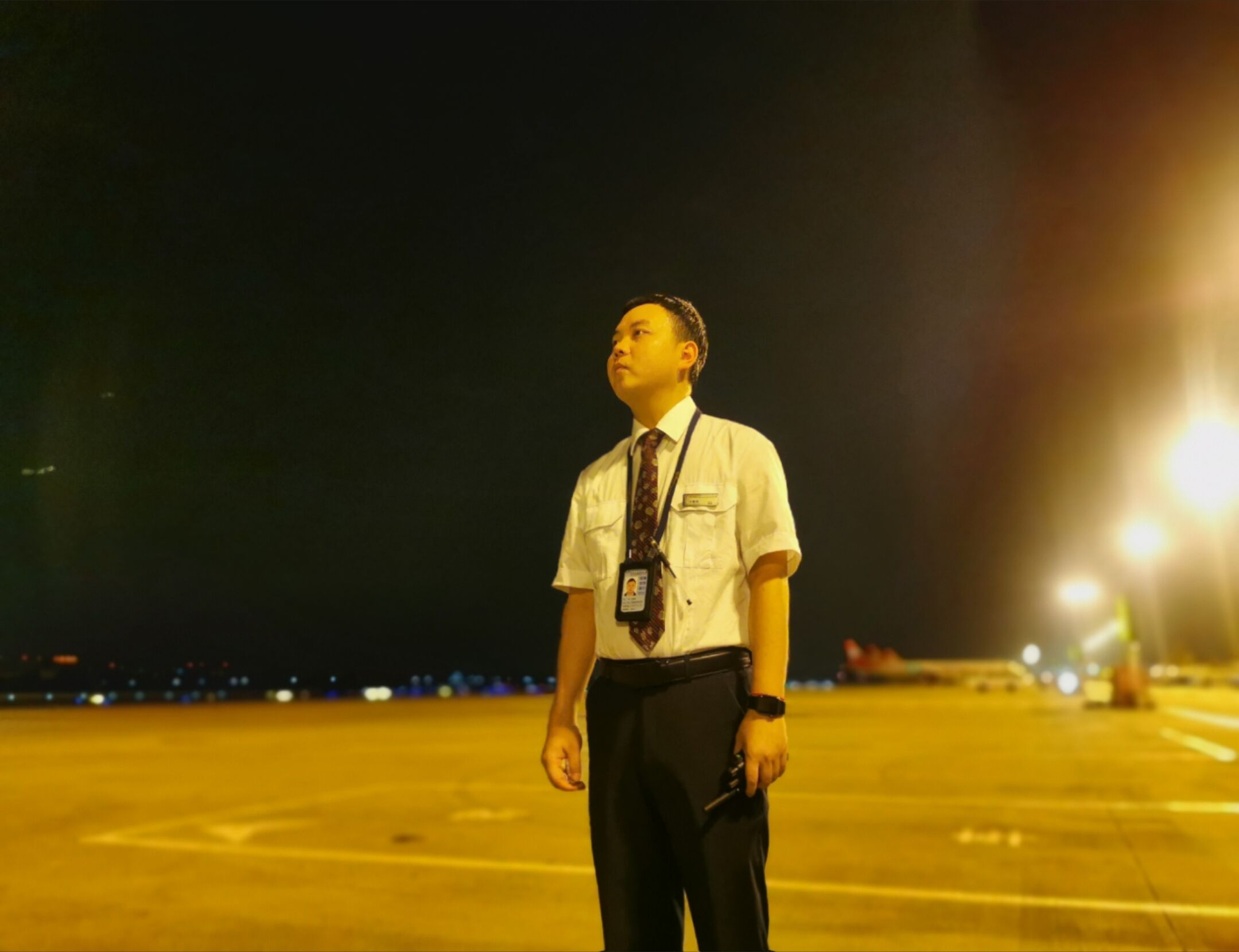 东航四川分公司地服部刘建强的AB面——当制服遇见滑板，看他与世运会的奇妙缘分