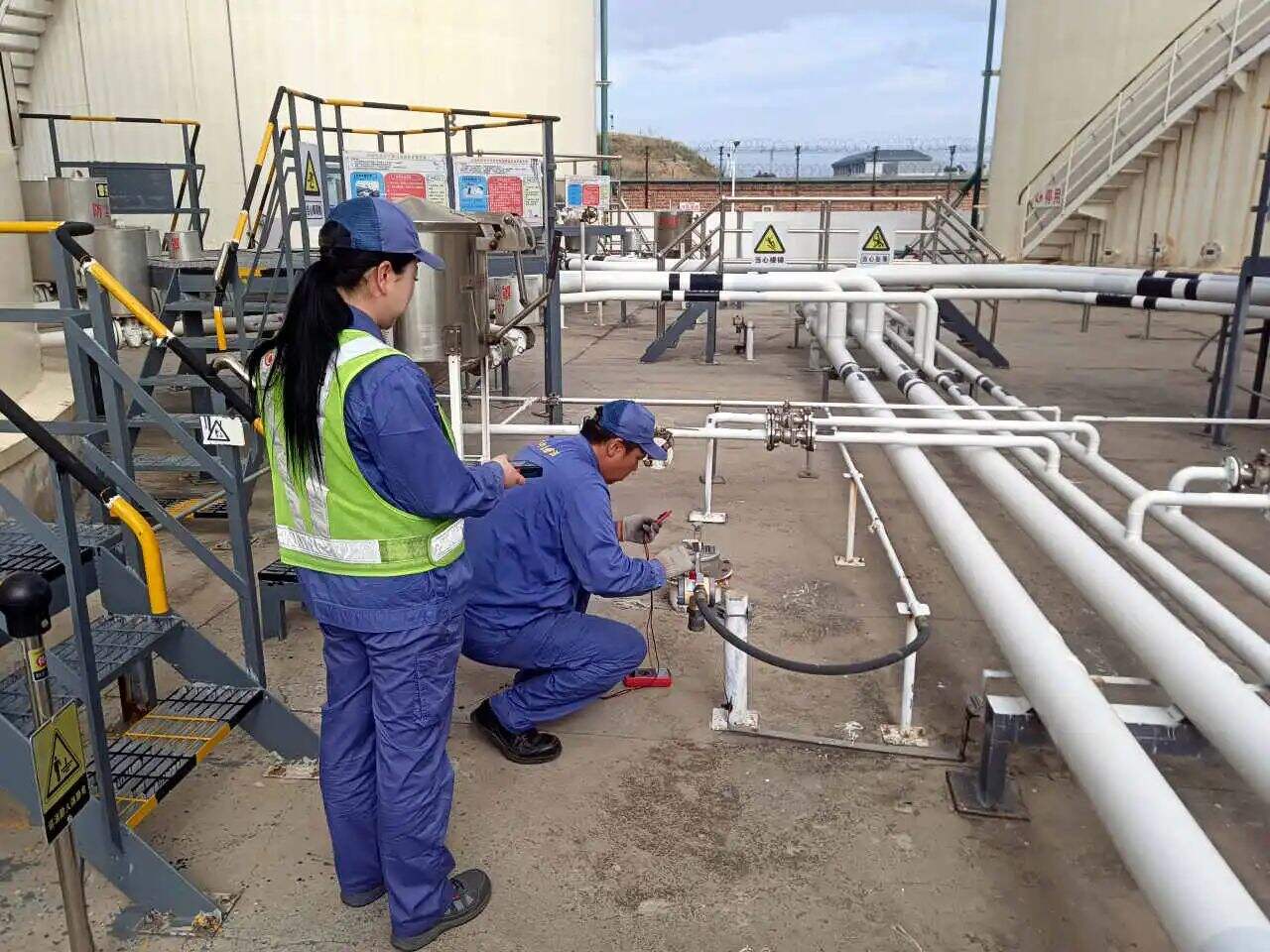 守护安全“嗅觉”:中国航油长治供应站可燃气体报警器维修记