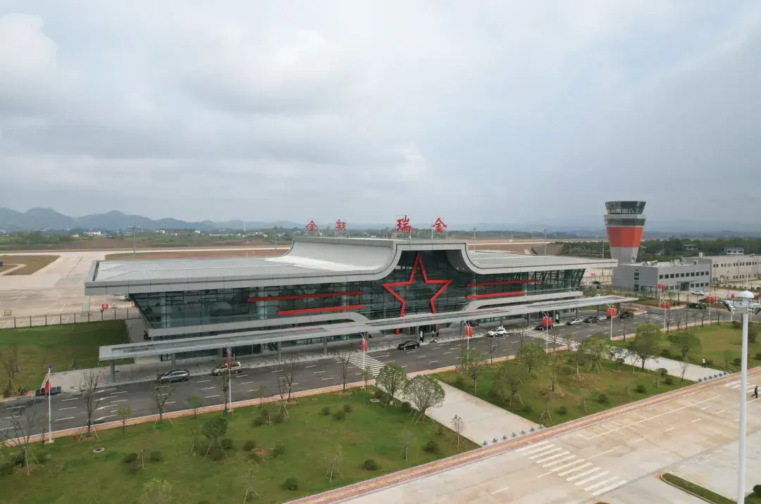 赣州机场引领创新 国内航班截载时间缩短至20分钟