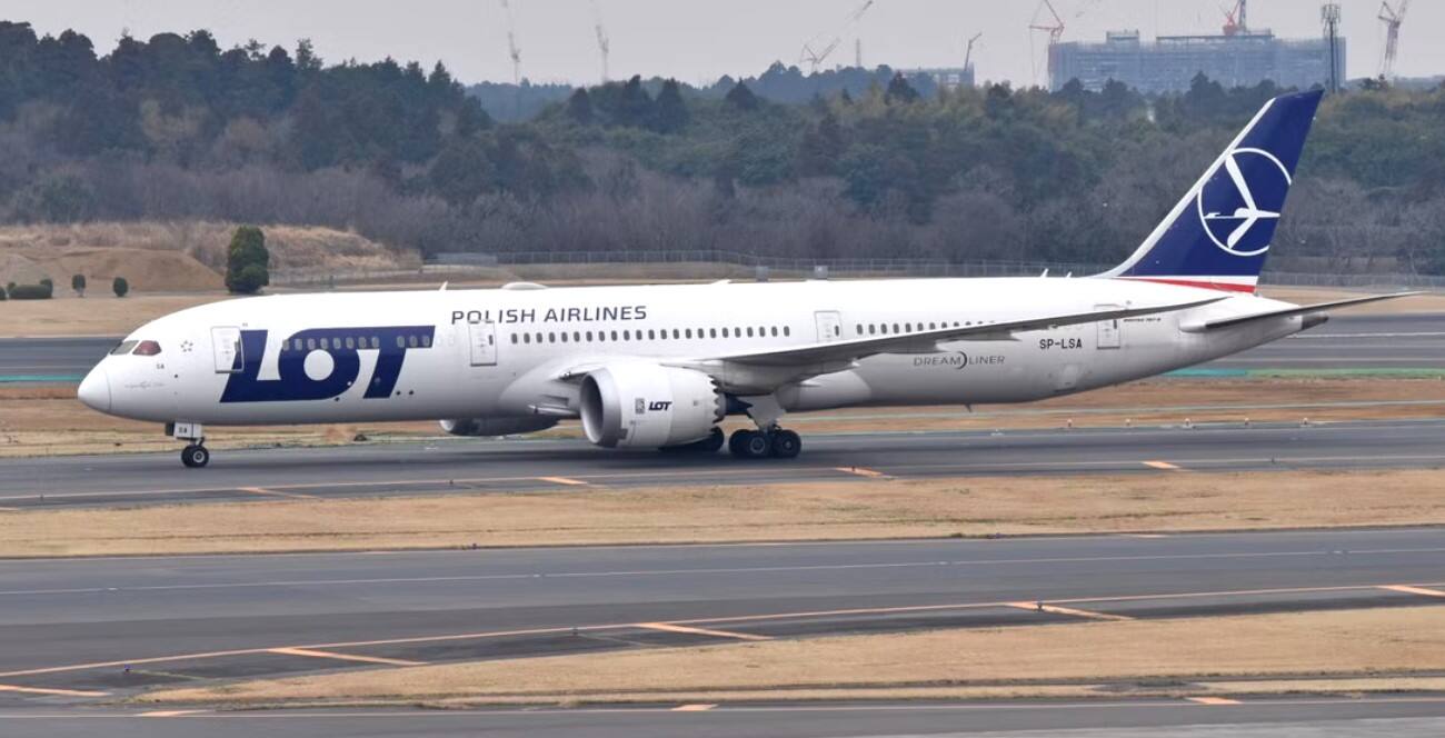 波蘭航空一客機因發動機故障備降烏魯木齊