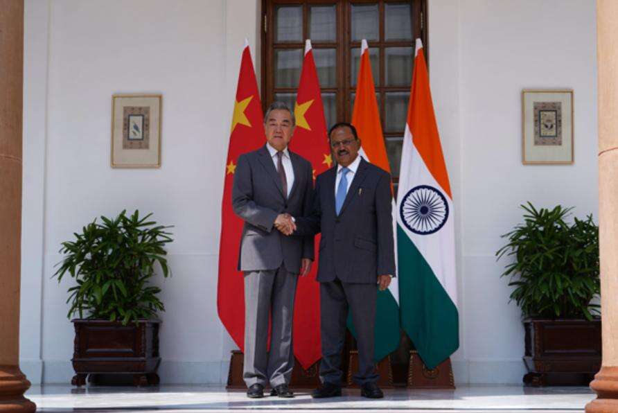 同意尽早恢复直航航班 中印外长会谈达成10项成果