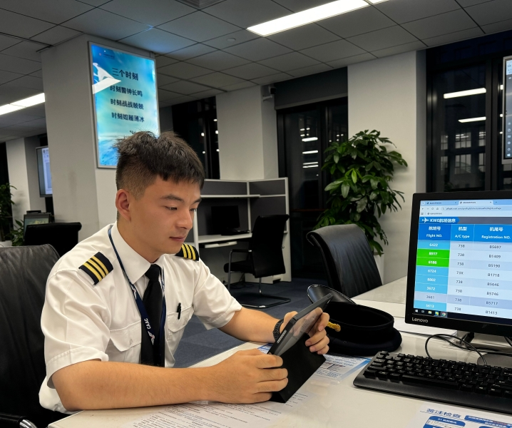 起落架上的旺季:一名南航“小飞”的成长刻度