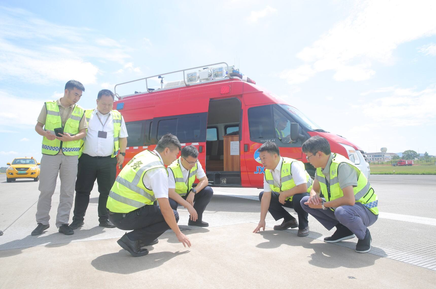 康永宁调研吉安井冈山机场道面维修管理工作