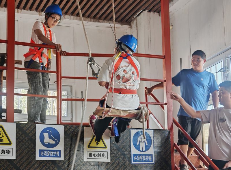 嚴守安全防線筑牢空中屏障——喀什徠寧國際機場開展高空作業培訓