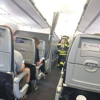 美国航空一航班因电子设备起火迫降